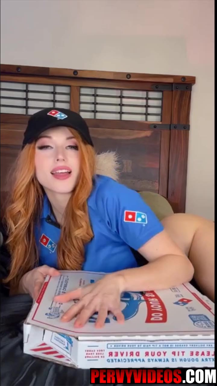 OnlyFans – Amouranth Pizza Delivery Girl