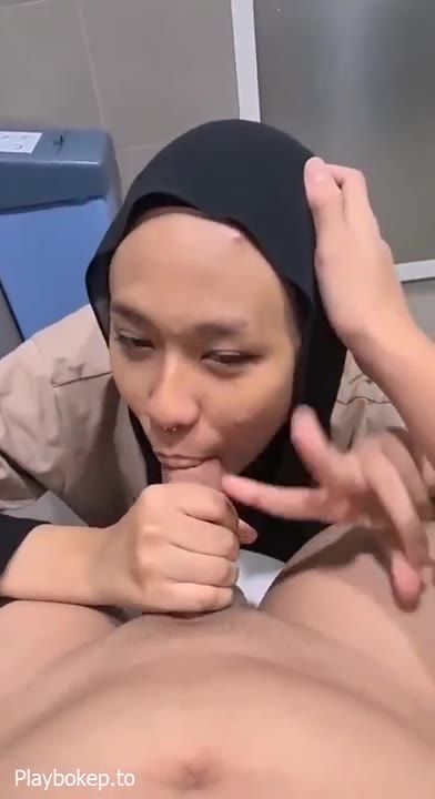 cewe jilbab yang jago nyepong