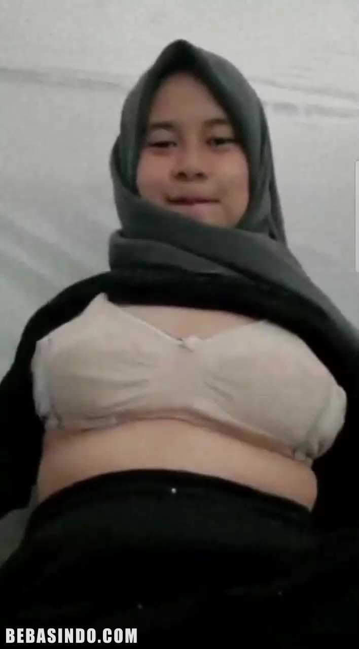 Bokep Indo Memek Tembem Jilbab SMP Cantik