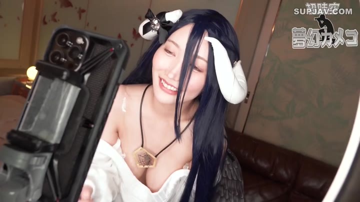 Cosplay of a soft and big breasts gravure idol with bre