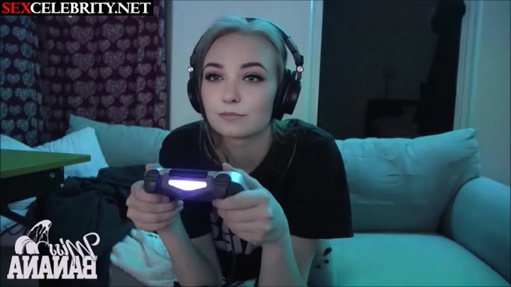 Gamer girl Anni The Duck fucked in front of webcam