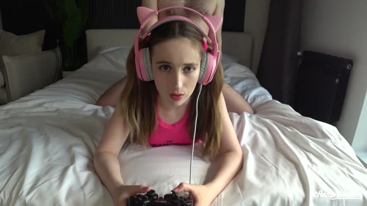 Gamer Girl Sucks Hard and Fucks Hard while Playing – Anny Walker