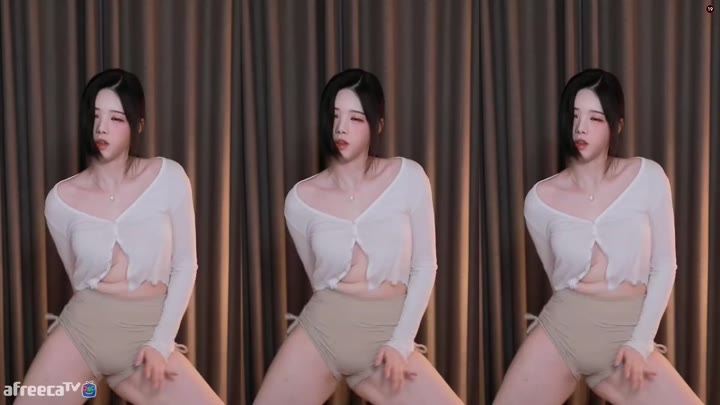 KBJ Ham JJing – Nicki Minaj Anaconda twerk