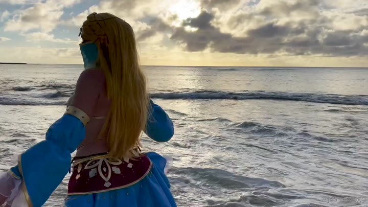 Jessica Nigri’s Alfa Beach Cosplay Exposed