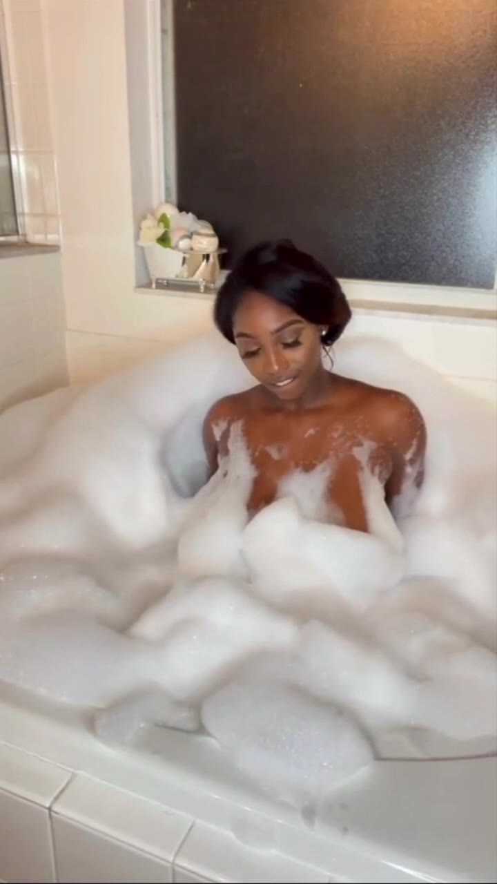 Ellie The Empress Busty Ebony Onlyfans Leak 9