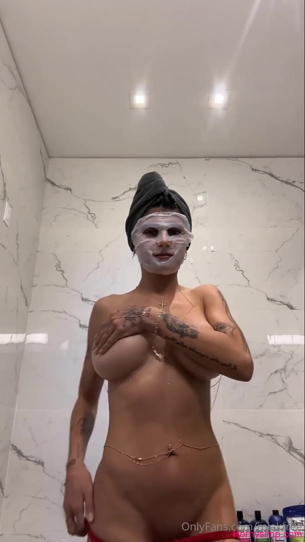 Mia Khalifa Sensual Nude Pampering Session