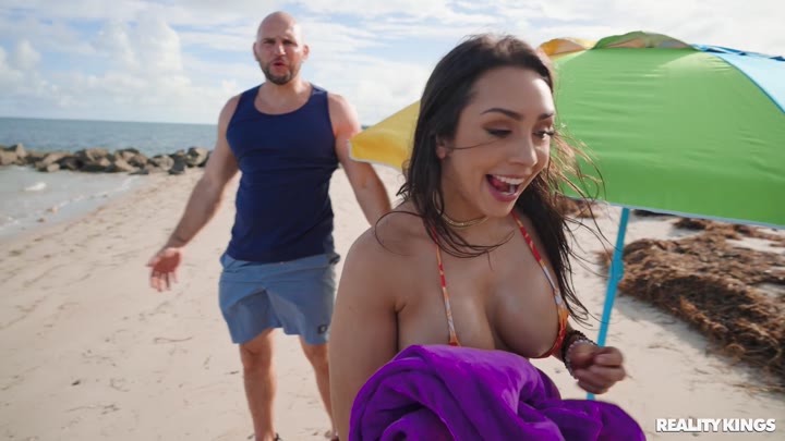 Milf Hunter – Lilly Hall Oil Me Up And Never Stop – Reality Kings
