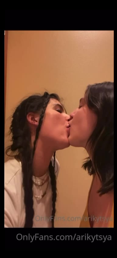 Arikytsya’s Sensual Lesbian OnlyFans Sextape