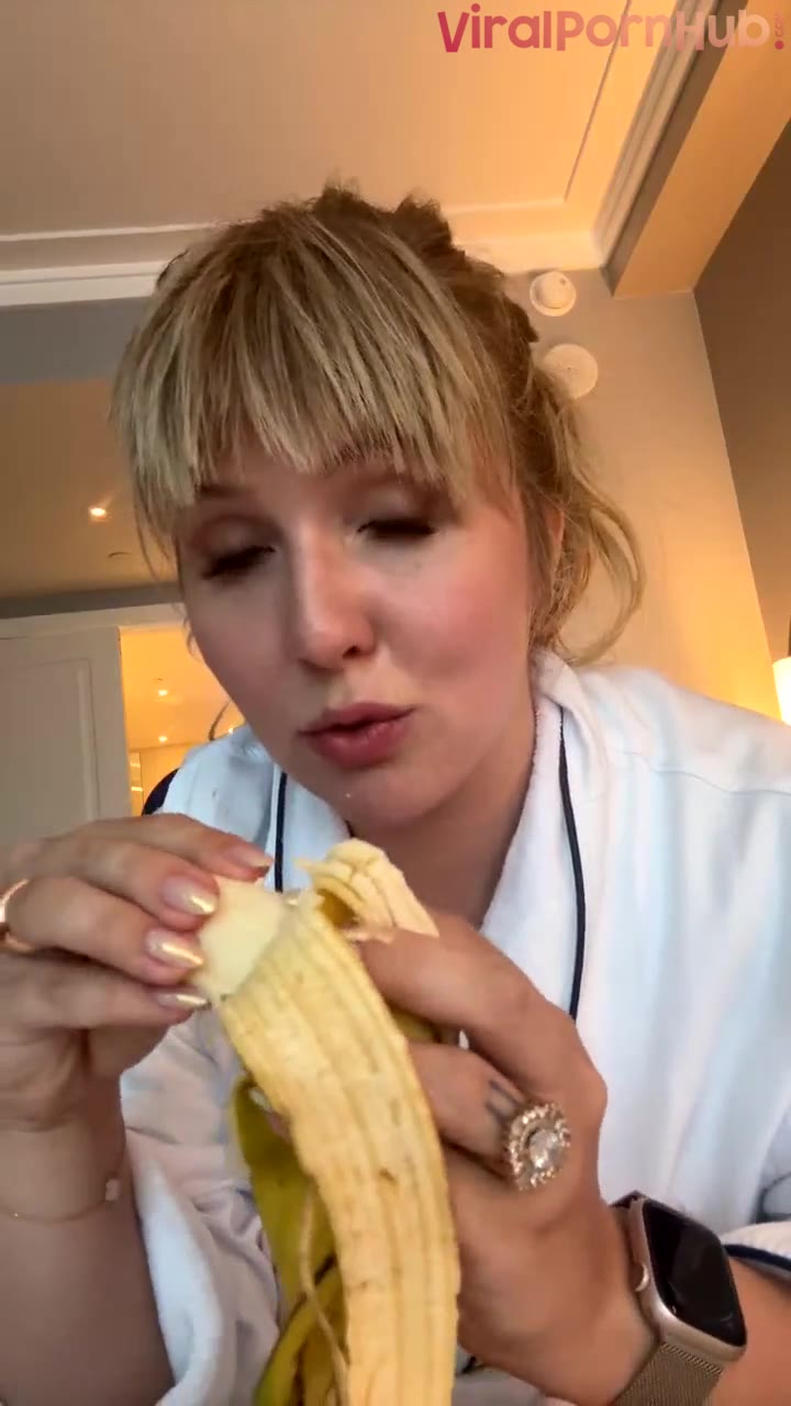 Lena Paul Getting Naked While Teasing Fans Porn Video
