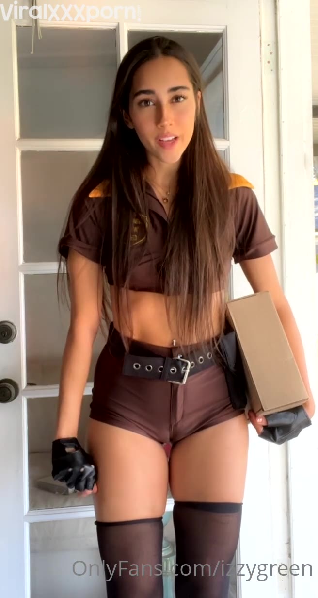 Izzy Green Flashing Her Nude Tits Onlyfans Porn Leak