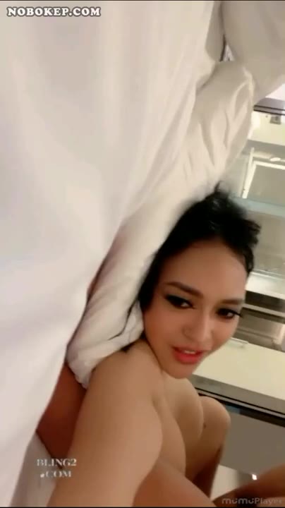 Bokep Indo Live Oppylani Ngentot di Gangbang Bule