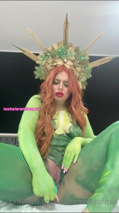 Isabela Ramirez Masturbating Like Poison Ivy
