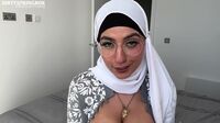 Hijabi Aaliyah Yasin Maid is caught Hijab OnlyFans Video