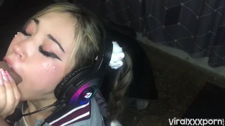 Egirl getting fucked while playing league of legends