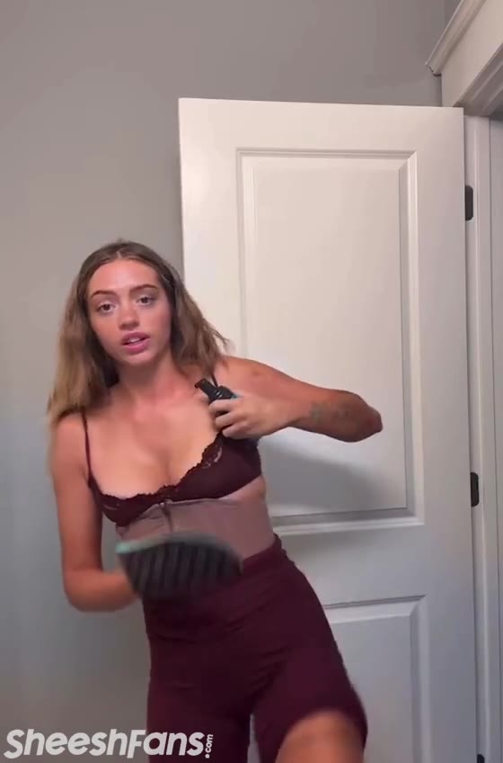 Woah Vicky Nude Nipples Slip On Live Leaked Video