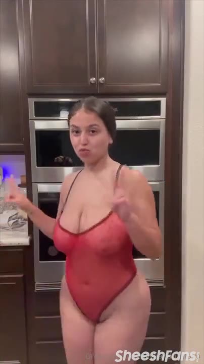 Taliya Cooking With Her Nips Out Leak Onlyfans Porn Tape