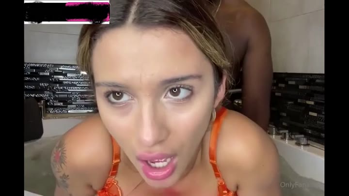 Jackiebabigirl BBC Fucked in Bathub