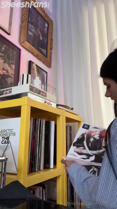 Mia Khalifa Hangout With Bleach Music With Her Bare Tits Out Onlyfans Video