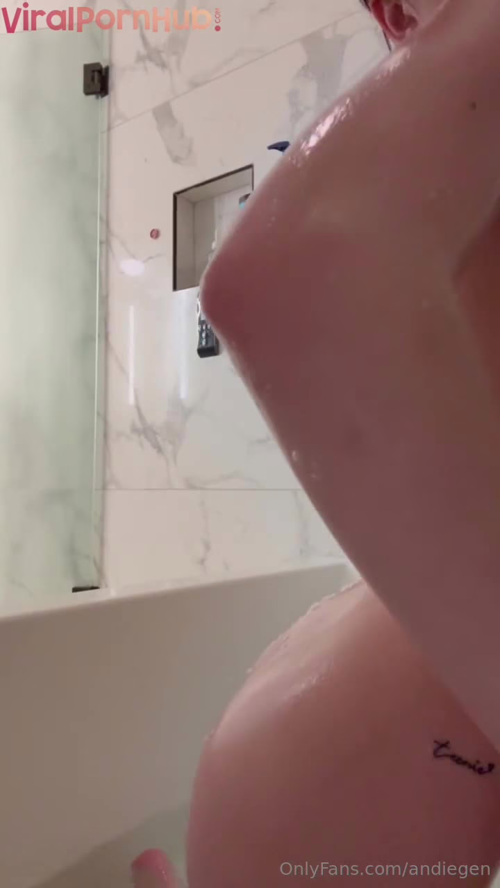 Andiegen Vibrating Wet Cunt In The Bathtub Onlyfans Video