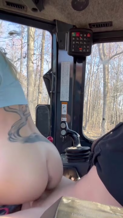 Skyemarie Gets Creampied In The Tractor