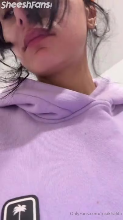 Mia Khalifa Strips Her Top And Drop Big Boobs Out Onlyfans