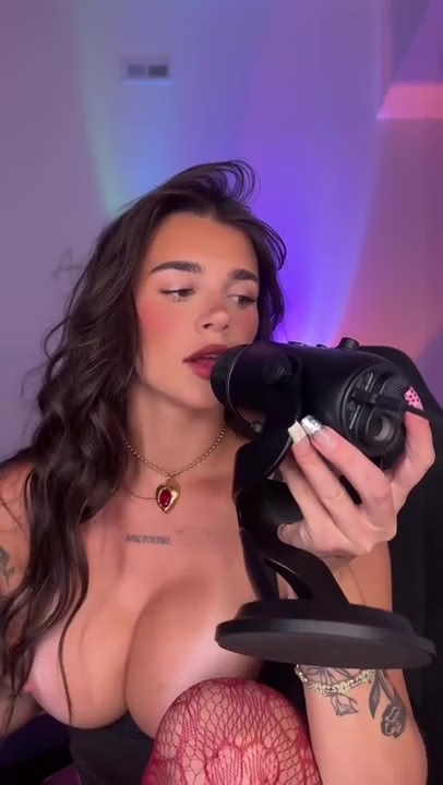 Ari Kytsyas ASMR Pussy Masturbation