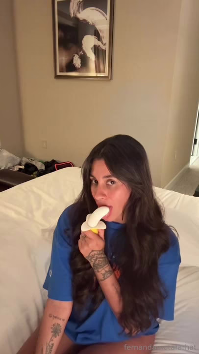 Fernanda Mota Farhat Rubs Her Pussy Til It Cums