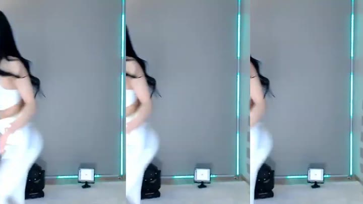 Watch Korean KBJ dances sexy on a motorcycle