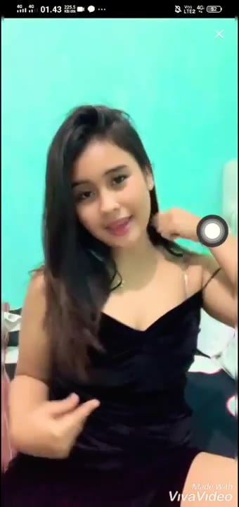 Watch Auliya hot live show on Bigo