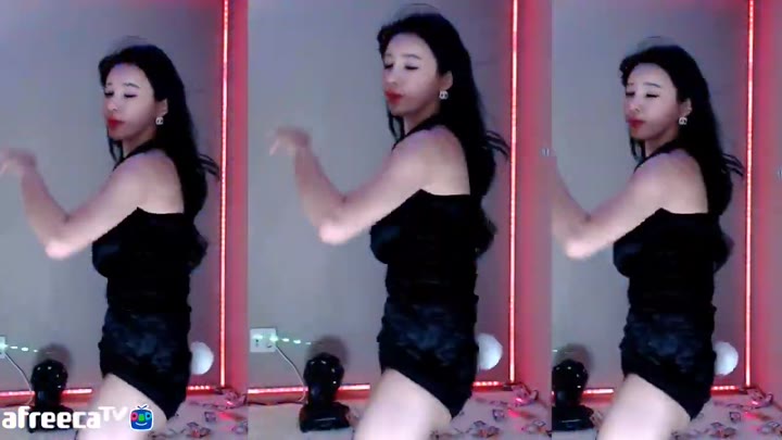Watch Korean BJ rocks with motorcycle dance moves