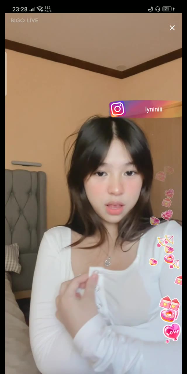 Watch Lyninii seductive live performance on Bigo