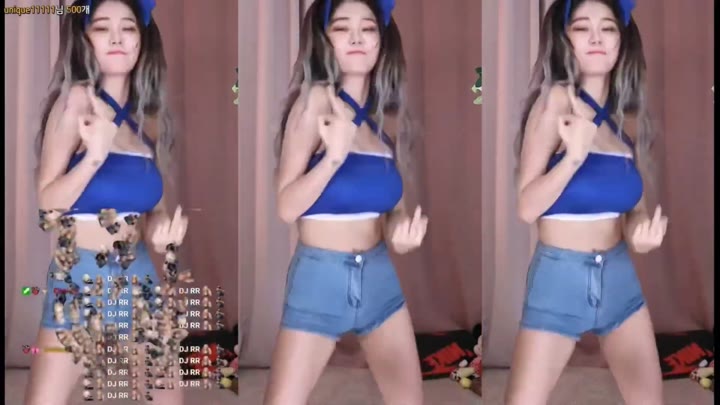 Watch Korean BJ Berry0314 dances on motorcycle
