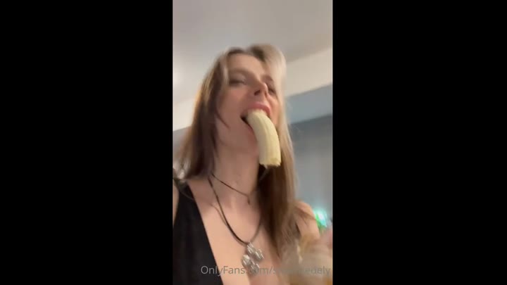 Watch Ashley Matheson’s Steamy Leaked Banana Blowjob