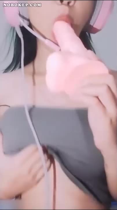 Watch Viral Indonesian Actor Gamers Dildo Sucking