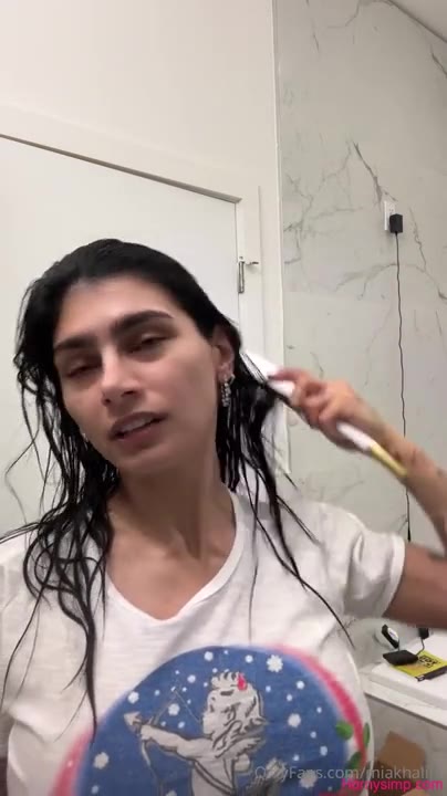 Watch Mia Khalifa Live Shower Show – Exposed