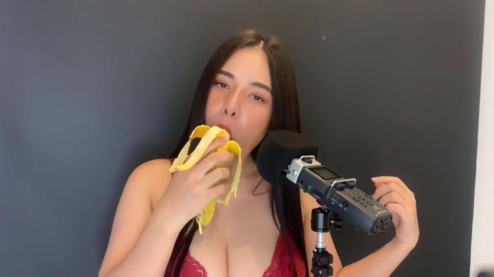 Watch ASMR Wan Sucking a Banana Video