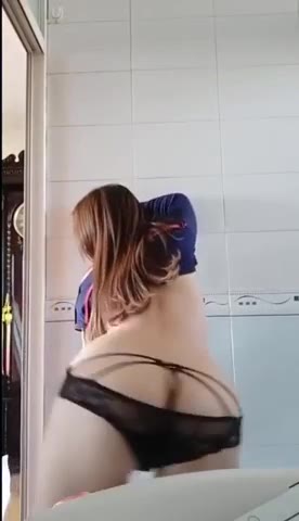 Watch Dazzling Dancer with Luscious Curves