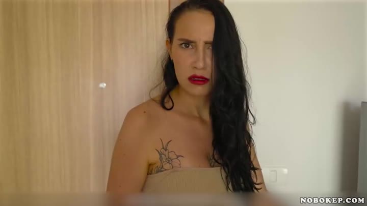 Watch Bokep Ngentot Dari Belakang Ibu Tiri Toge di Hotel