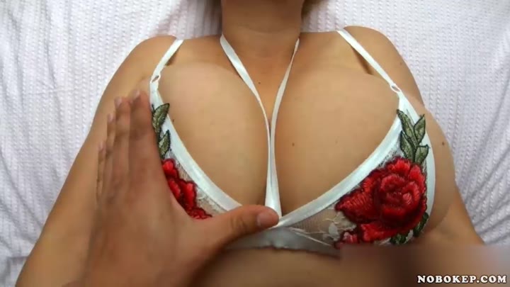Watch Bokep Gesek Kontol Pake Toket Pacar Rambut Pirang