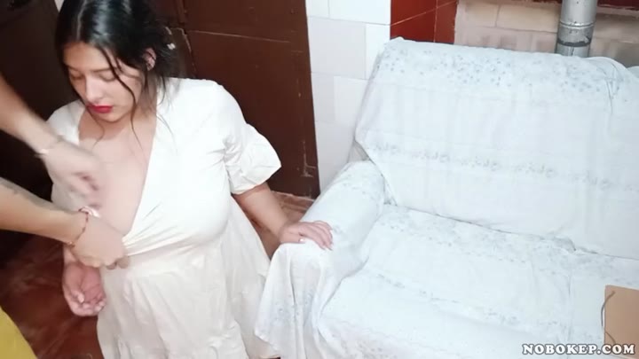 Watch Bokep Ngentot Menantu Pantat Semok di Ruang Tamu