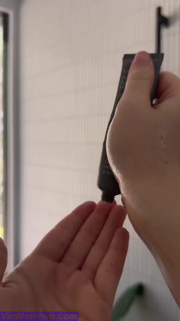 Watch Wettmelons Exposed Her Massive Boobs While Doing Vlog Video