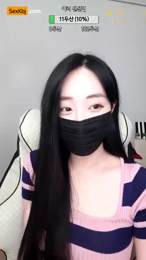 Watch Korean adult webcam dances with tits out