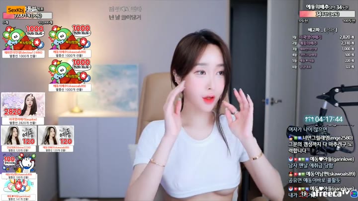 Watch Hot Korean girl shows off sexy dance on cam