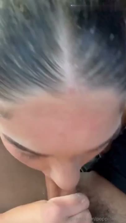 Watch Poppi Louiz Blows Her BFs Dick In The Car
