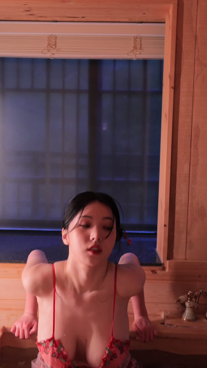 Watch Lee Yeonwoo Heat Strip 2