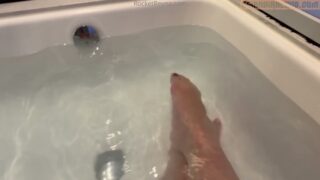 Rocketreyna Bath Tub Selfie Playing Her Nude Pussy Leak Onlyfans