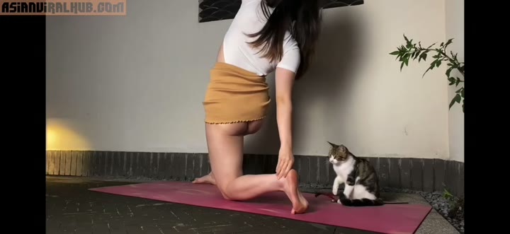 Watch ZhouYiQin Slutty Asian Exposing herself On Cam While On Floor Video
