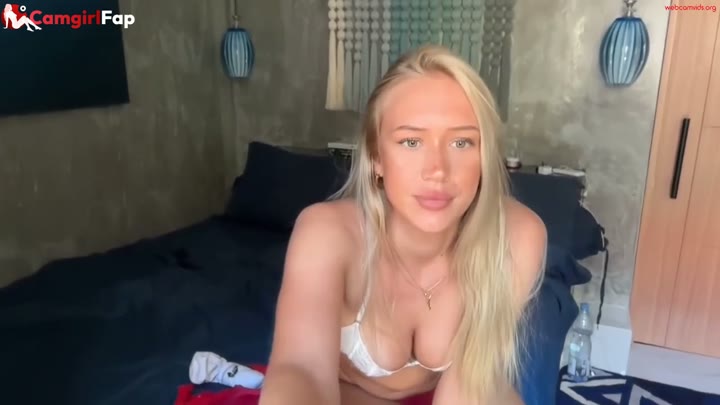 Watch livslifee Back to Front Bra Chaturbate