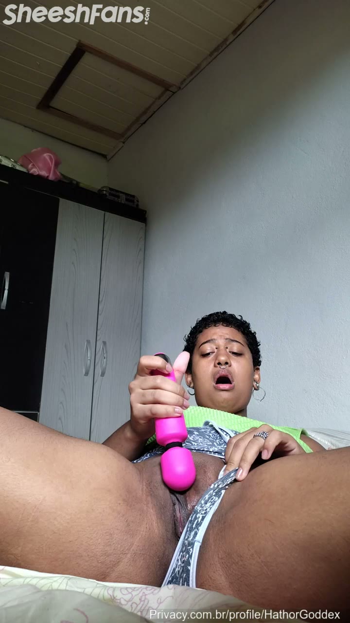 Watch Gaucha nerd AKA Hathorgoddex Vibrates Her Black Pussy And Finger