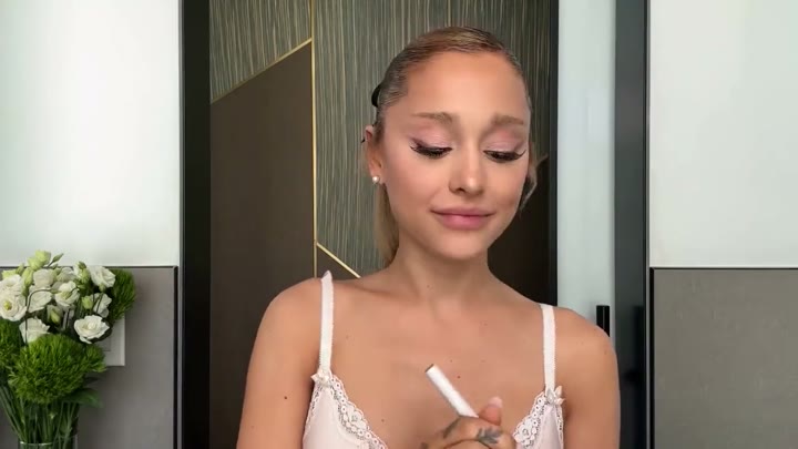Watch Ariana Grande new sexy video!!!